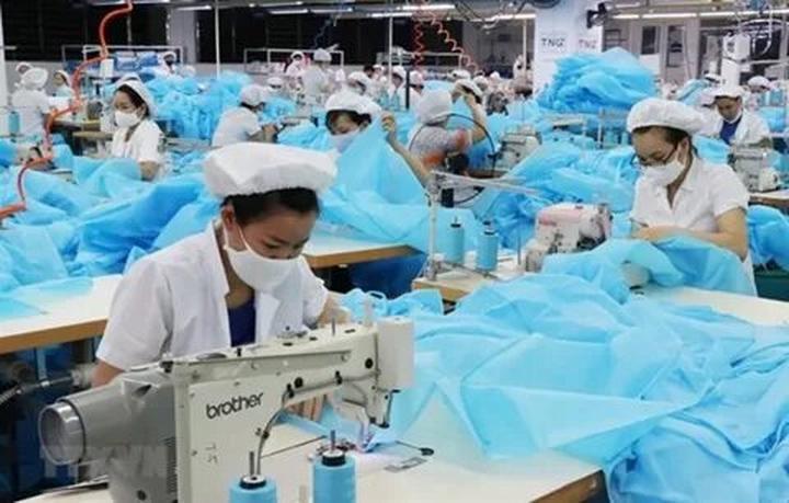 Hotspot Matrix và 2 kiểu áo hot nhất hè này: Giá chưa đến 100k mà giúp vóc dáng thon thả